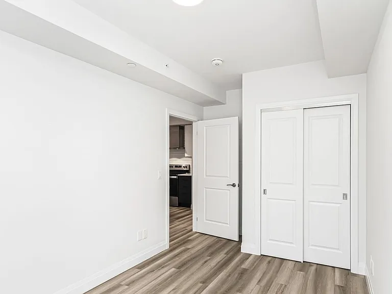 153 Wilson St W #105 — Photo 32