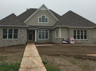 6415 Blackberry Ln, Bettendorf, IA 52722