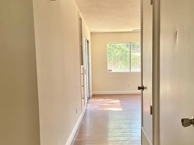 2213 Dayton Ave — Photo 3