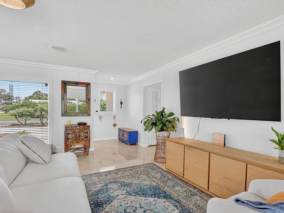 1st image of 424 SW 7th Way #424
