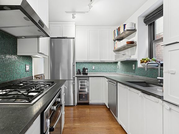 5th image of 422 W 20th St APT 5A