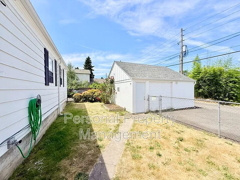506 W 39th St — Photo 22