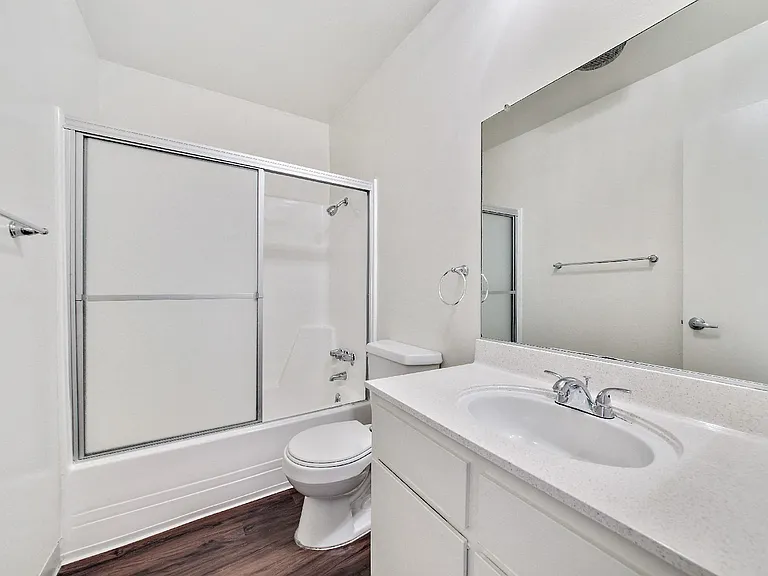 13157 Riverside Dr — Photo 48
