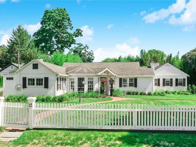13 Academy Lane, Bellport, NY, 11713
