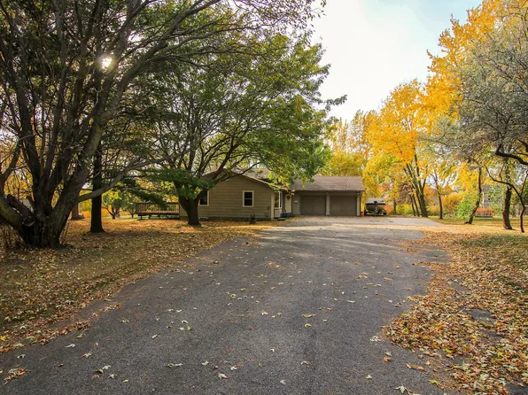 330 Jefferson Ct, Hutchinson, MN 55350