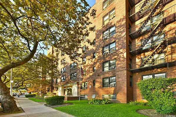 Sold by Keller Williams Realty of Greater Nassau | media 11