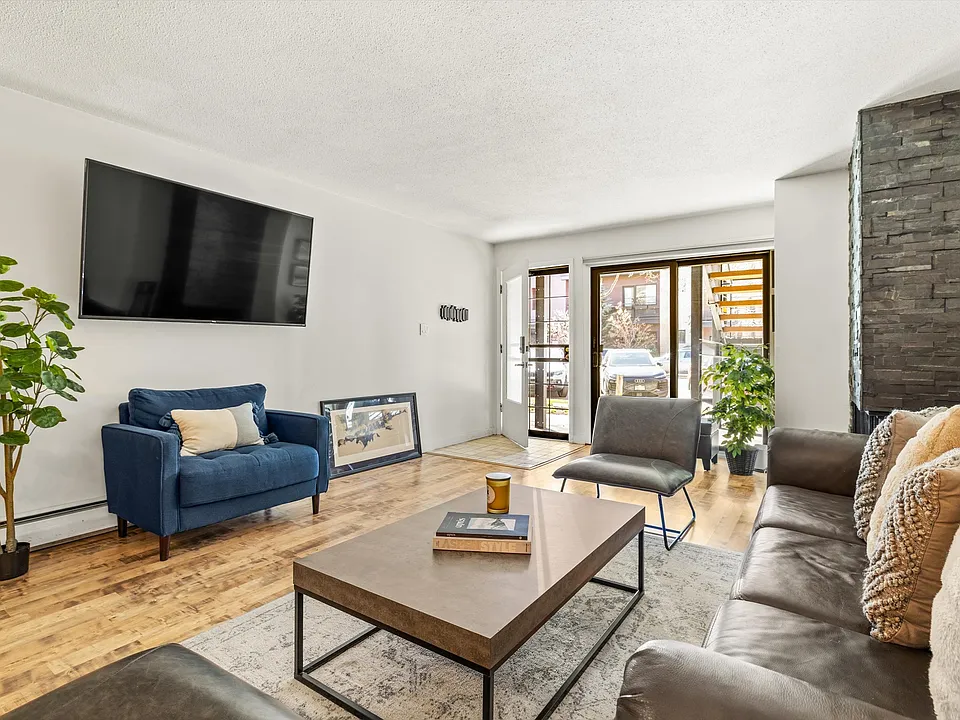 210 E Cooper Ave #1C