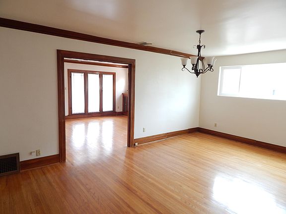 4th image of 617 N Olive Ave