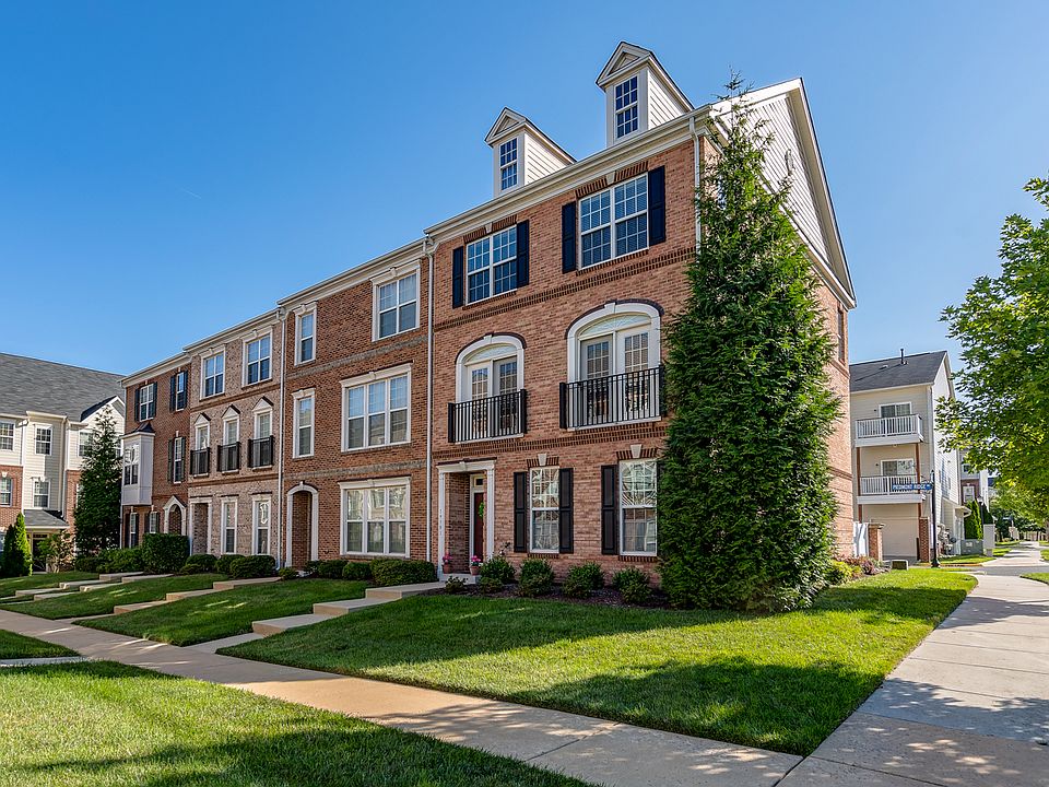 Brick Front & Side End Unit!