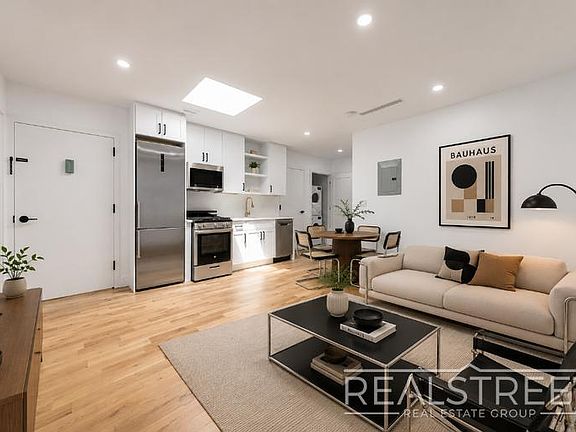 2nd image of 536A Monroe St #4