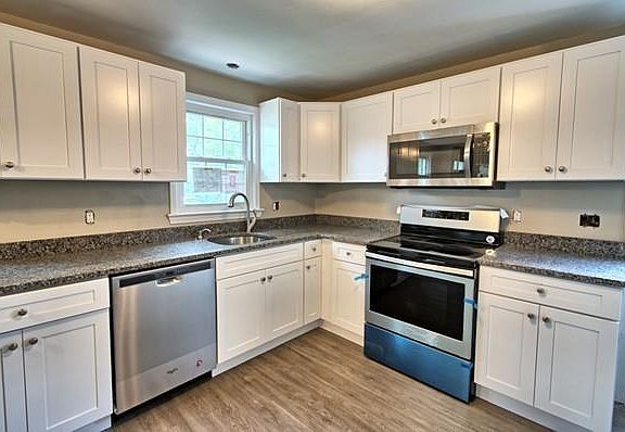3rd image of 45 Woodbine St