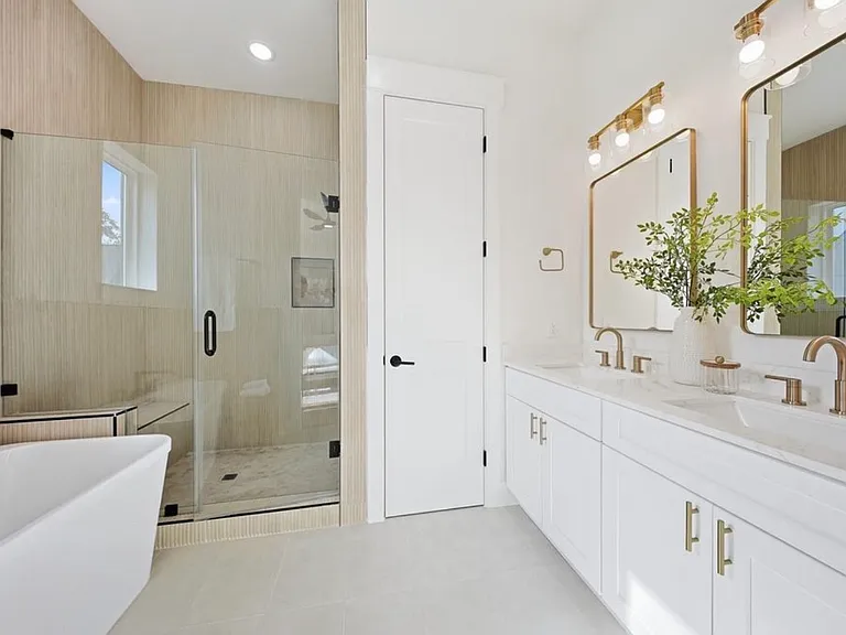 8904 Sunshine Laverne Ln — Photo 11