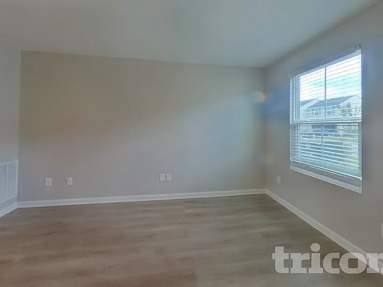 757 Sequoia Dr — Photo 3