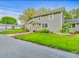 2912 Woodlawn Rd, Sterling, IL 61081