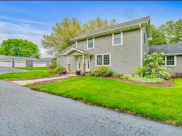 2912 Woodlawn Rd, Sterling, IL 61081