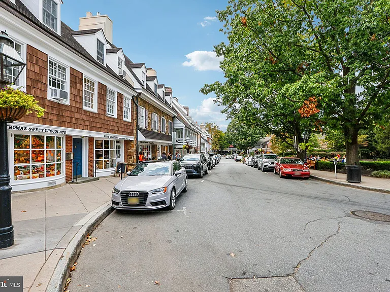 31 Palmer Sq W #A — Photo 41