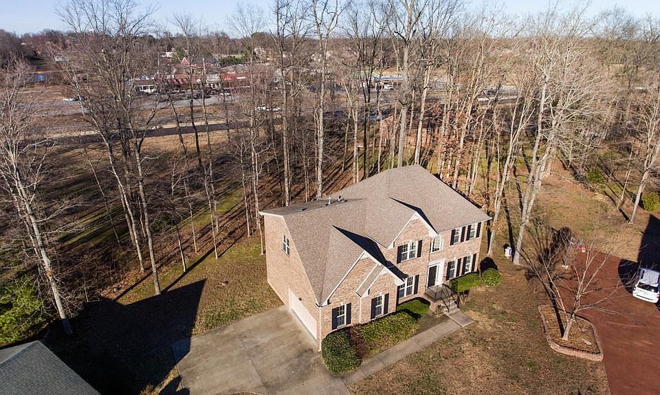 1st image of 129 Dartmoore Dr