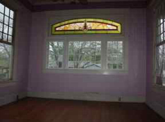 4th image of 609 E Wallace St