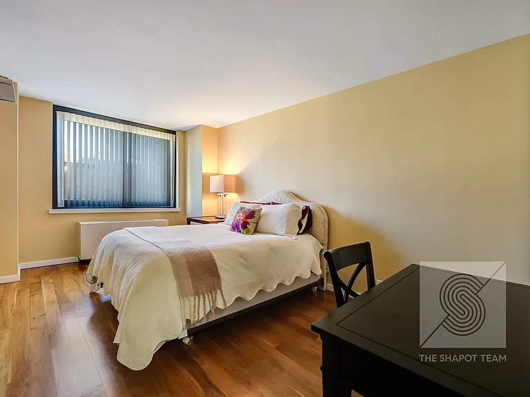 515 E 72nd St #7P — Photo 7
