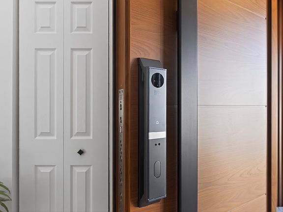 3rd image of 55 Willow Rd