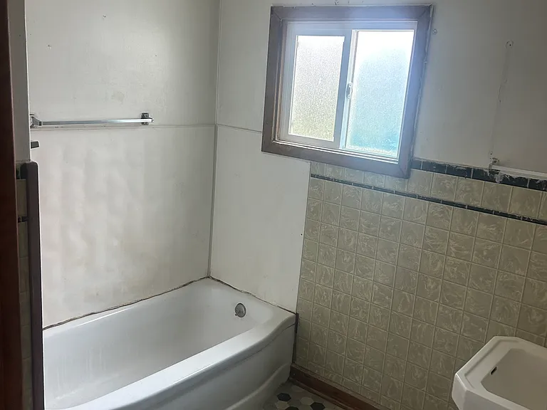 873 Adams Ave — Photo 6