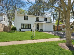 2331 Swainwood Dr, Glenview, IL