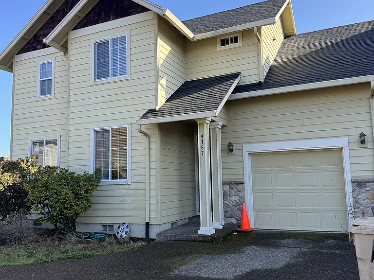4767 SW Roseberry St — Photo 3