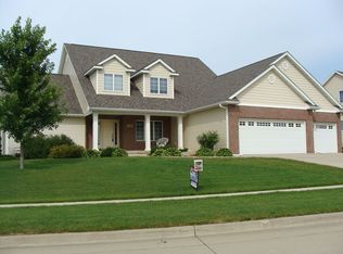 2704 Country Meadow Ln, Cedar Falls, IA 50613