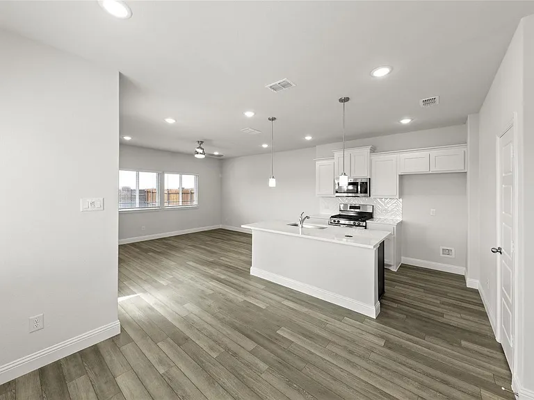 1060 Happy Holly Rd — Photo 9