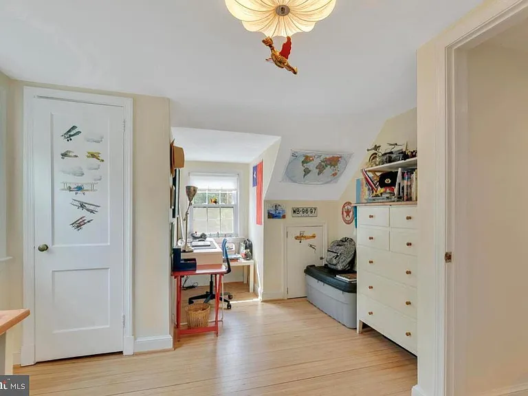 9504 Milstead Dr — Photo 8