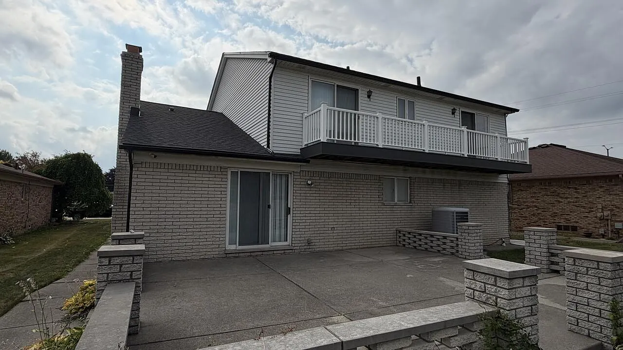 4 bed, 3.5 bath, 4364 sqft, $3,350 — Photo 3