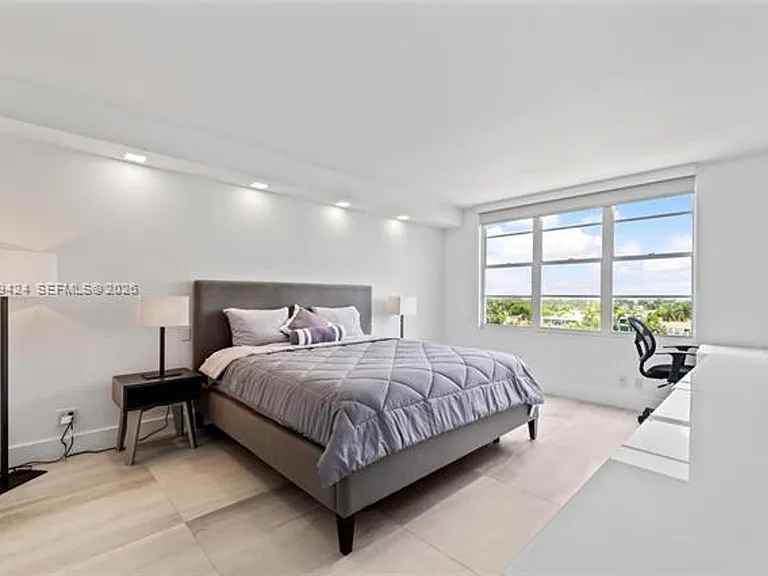 5700 Collins Ave #7J — Photo 17
