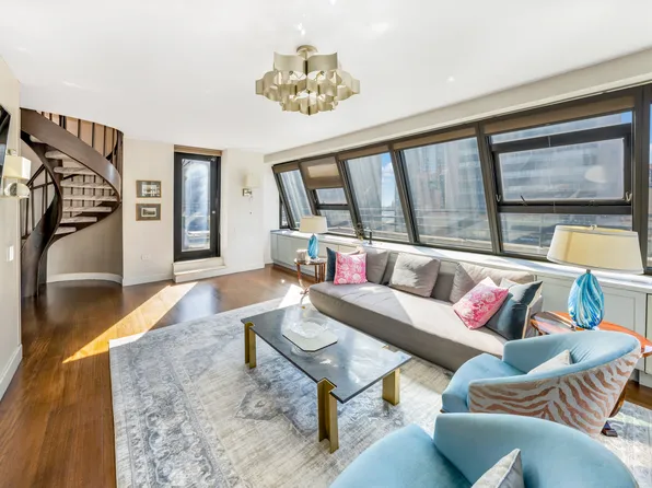 309 East 49th Street image 2 of 17