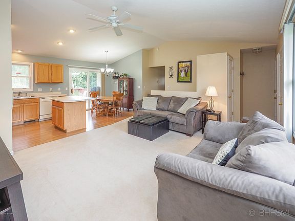 22022 Bluebird Ave-102