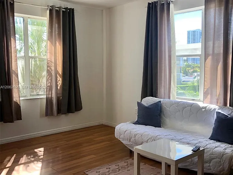 1502 Jefferson Ave #203 — Photo 3