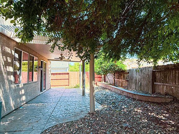 Landscaped backyard - spacious and low maintenance!