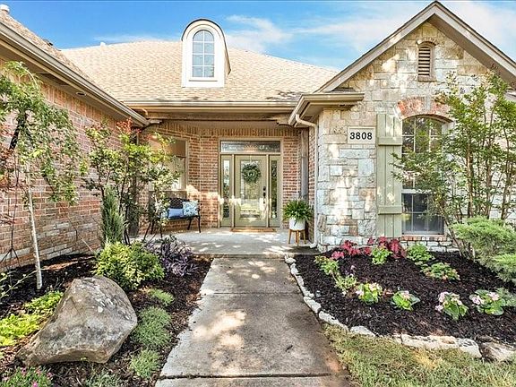 2nd image of 3808 Lockhart Dr
