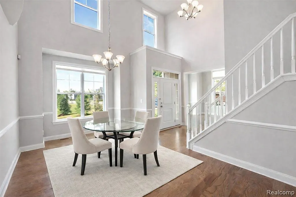 3 bed, 2.5 bath, 2753 sqft, $4,950 — Photo 2