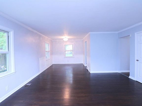 3rd image of 2587 Millbrook Dr