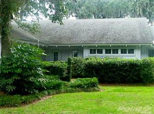 9 Country Club Dr, Savannah, GA 31410