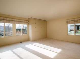 105 W Lyon Farm Dr, Greenwich, CT 06831