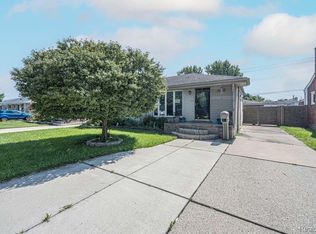 27665 Sheridan St, Garden City, MI 48135