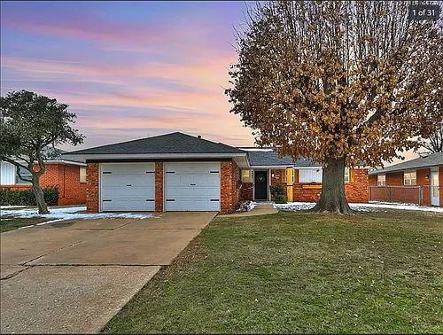 2021 Meeker Dr Photo 1