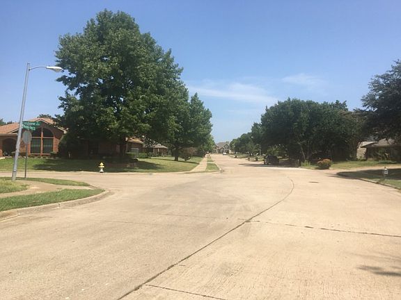 5th image of 1924 Meandering Way