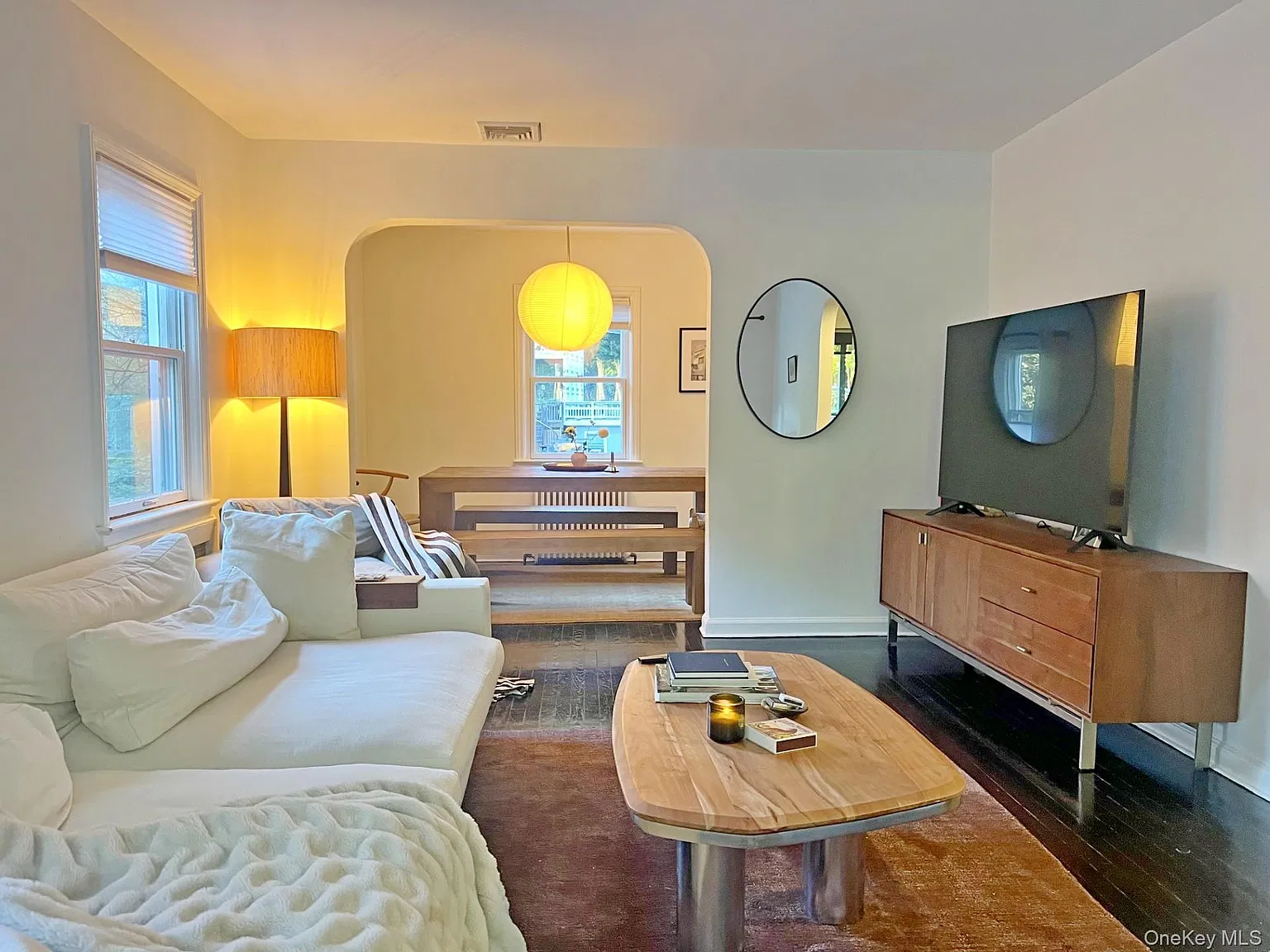 3 bed, 2.0 bath, 1417 sqft, $5,000 — Photo 3