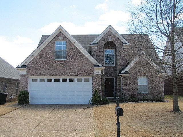 1st image of 220 Magnolia Garden Ln