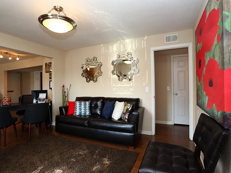 Wilshire Lofts and Townhomes — Photo 56