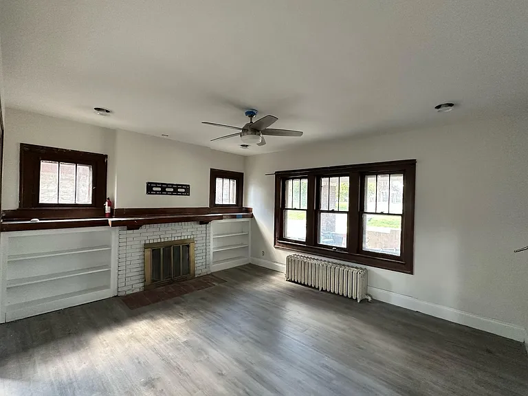 714 E 9th St #1 — Photo 9