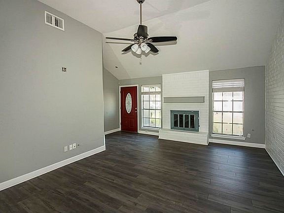2nd image of 1415 Mission Dr