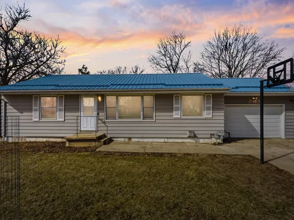 201 12th Ave NE, Independence, IA 50644